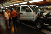 關閉車廠不如轉產集體運輸工具 ----訪問退休美國汽車工人戴安•菲利