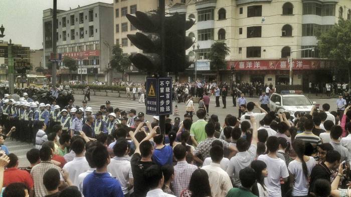 Thousands protest at Dongguan's largest shoe factory