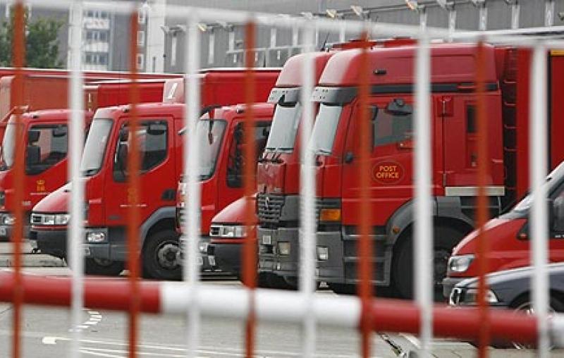 Royal Mail hires 30,000 workers to crush strike
